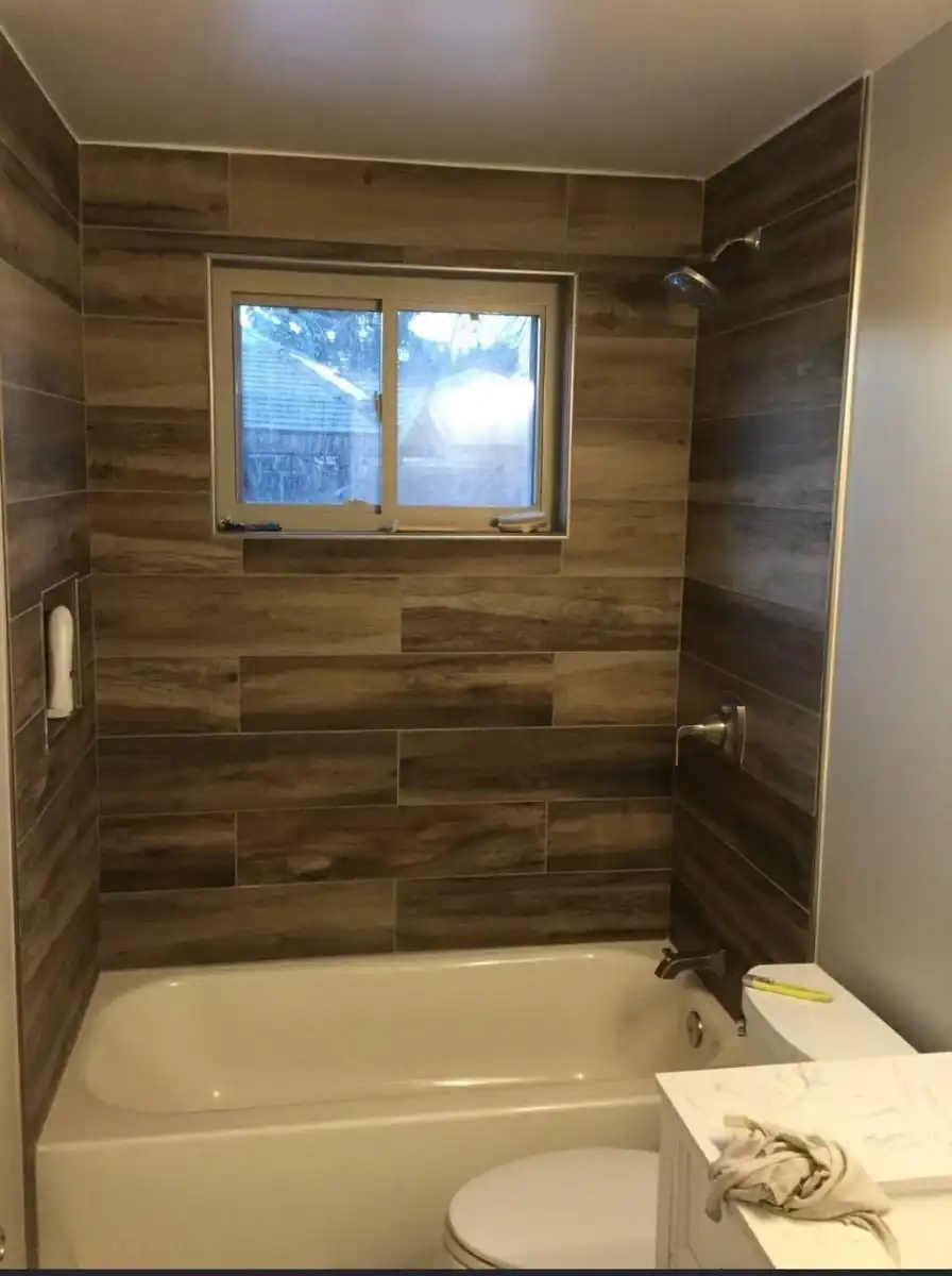 Tiled tub surround